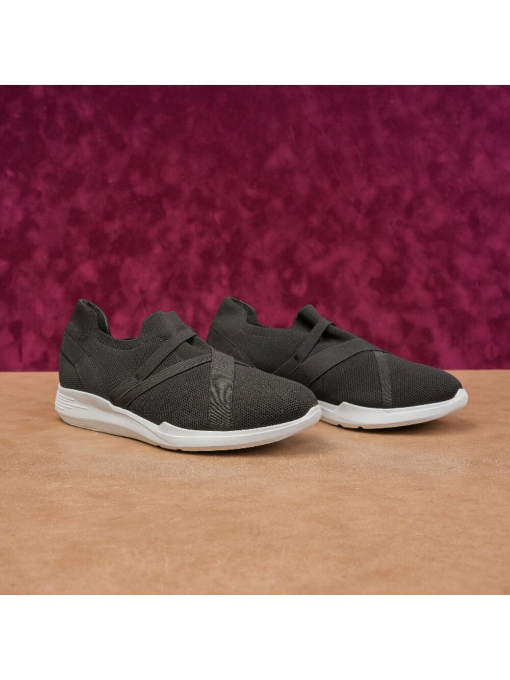 Munro Women Dash Sand Black Sock Slip-on Comfort Sneakers sz 7.5